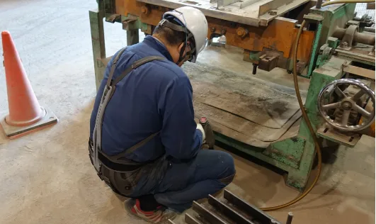 Trabajador en banco de trabajo